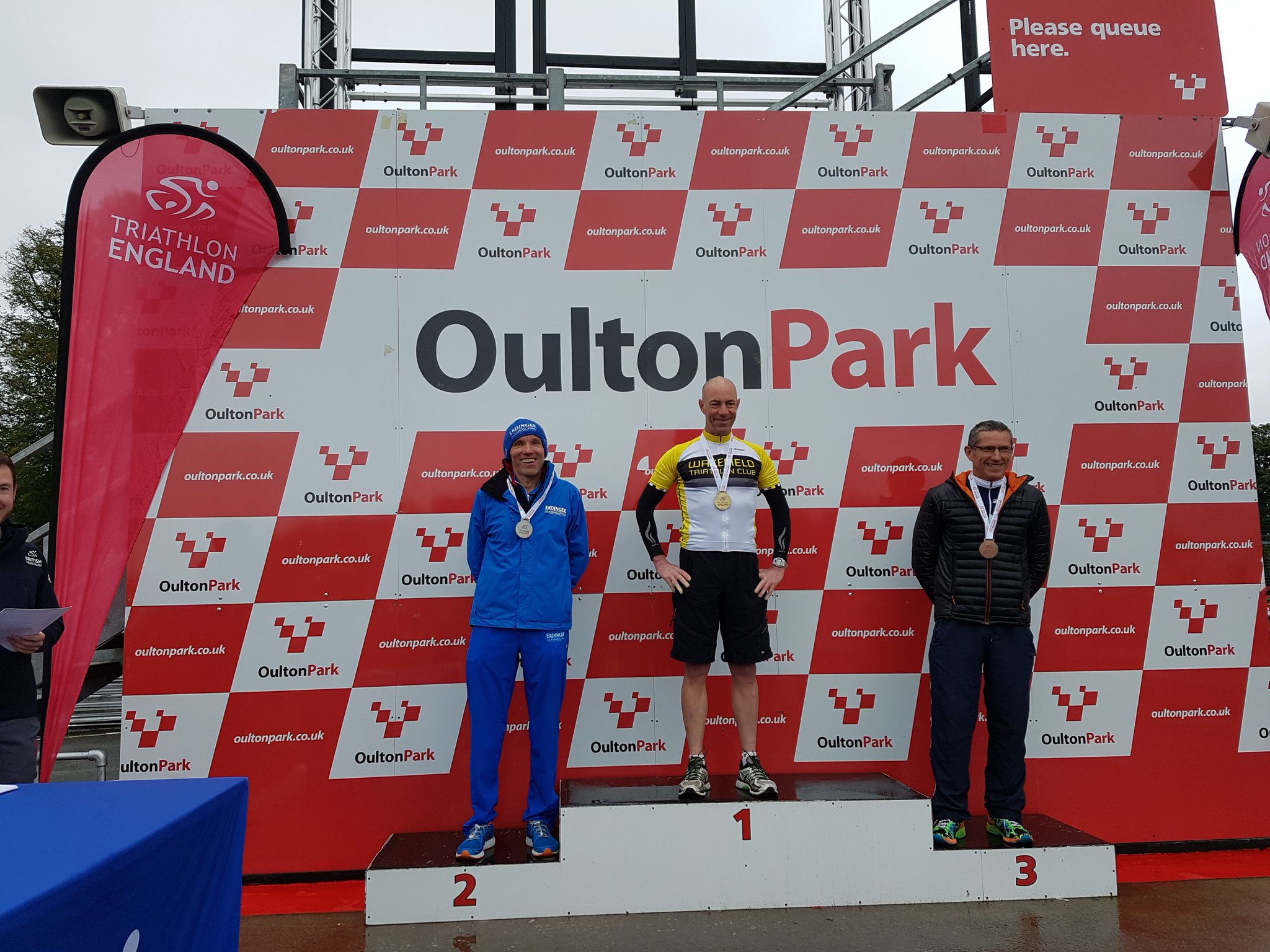 DLorOz-WsAAPxEk.jpg-large